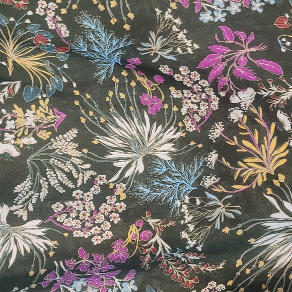 Renee C. High-Low peasant blouse with ruched sleeves. Size Medium - Picture 5 of 6